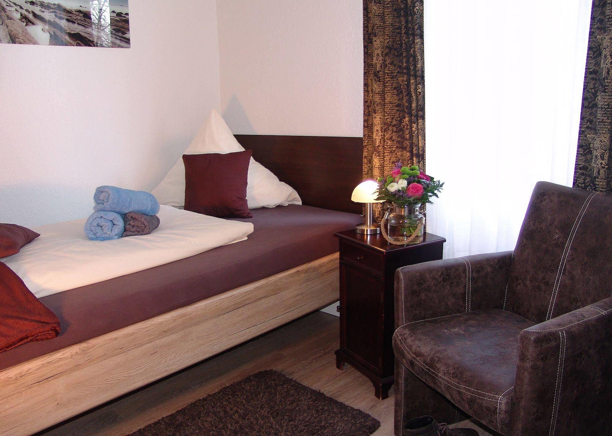 Hotel Garni Landhaus Uttum Круммгерн Екстер'єр фото