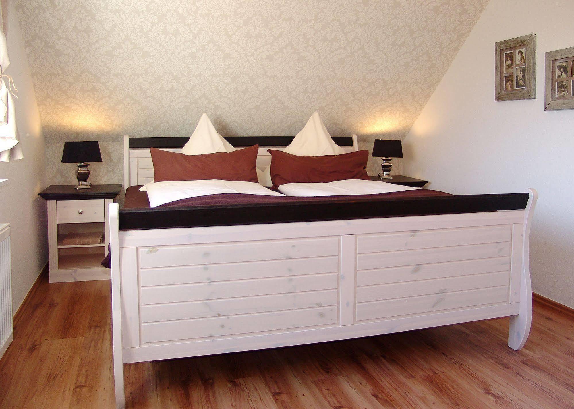 Hotel Garni Landhaus Uttum Круммгерн Екстер'єр фото