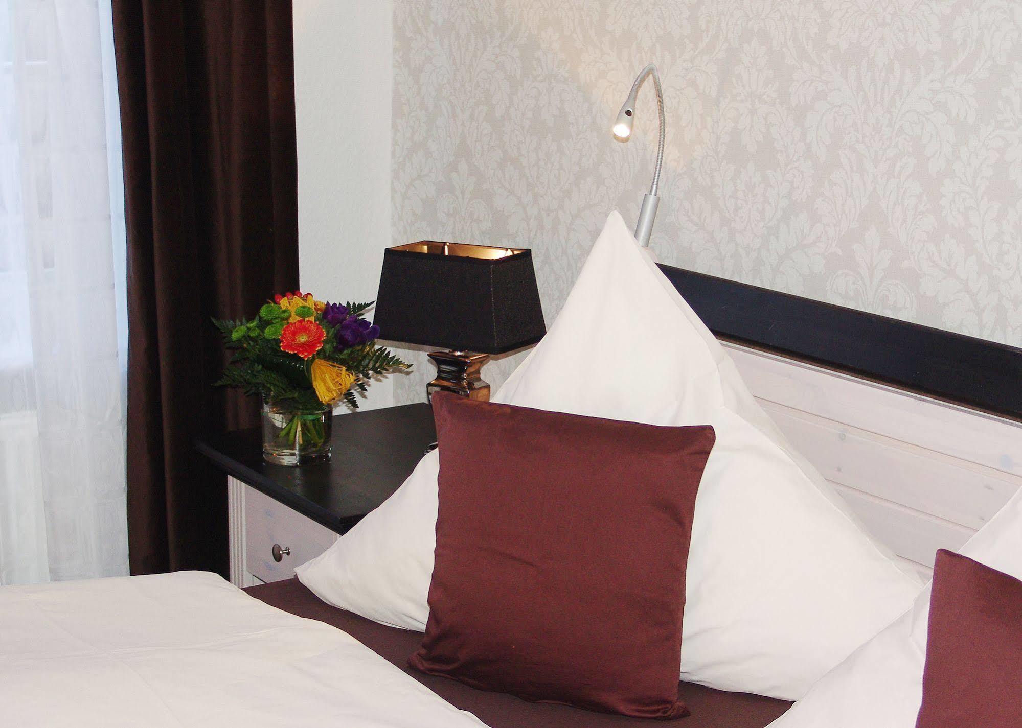 Hotel Garni Landhaus Uttum Круммгерн Екстер'єр фото